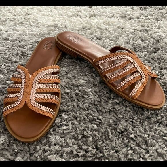 NIB Naturalizer Slip On Leather Sandals - Picture 4 of 8